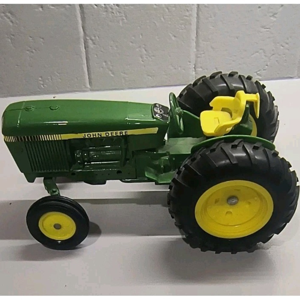 Vintage ERTL John Deere 2440 Utility Tractor 1:16 Die-Cast Metal Toy #584 USA